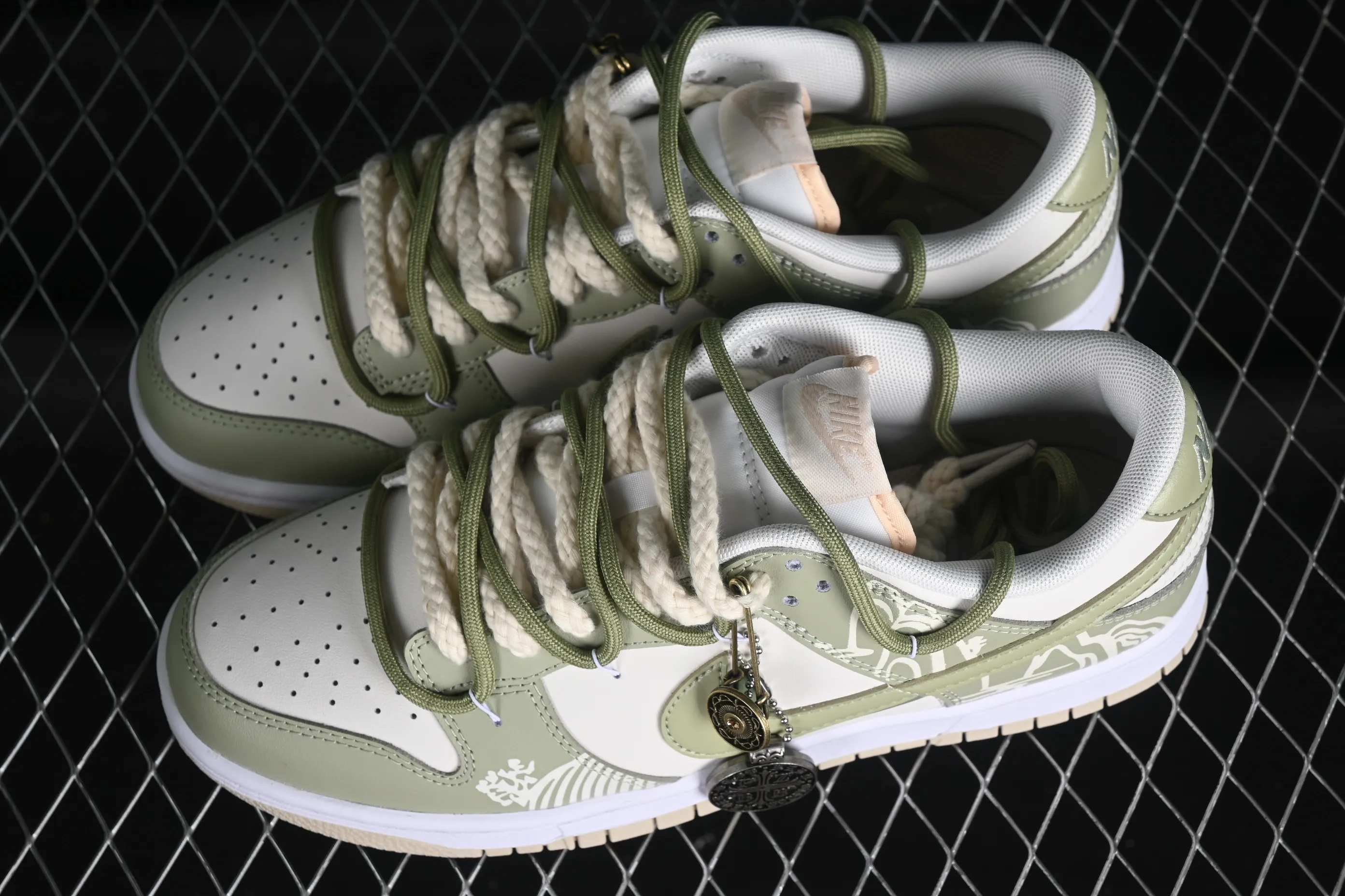 All categories Nk SB Dunk series Nk SB Dunk Low low-top sneakers Nk Dunk Low tea gift box Chinese style palace Longjing tea beige green SB strap low-top casual sneakers DV0831-003